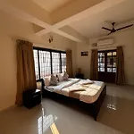 Papa John Villa A
