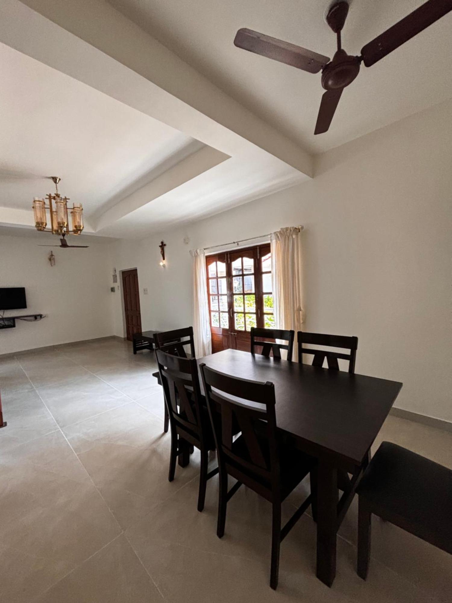 Papa John A Villa Calangute
